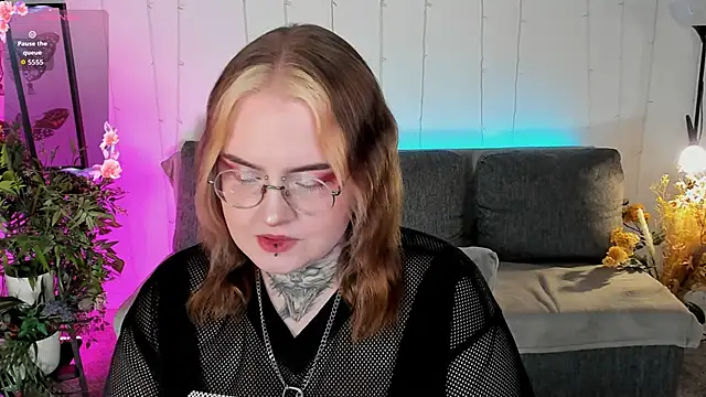 apriladdamss online show from October 10, 4:01 pm
