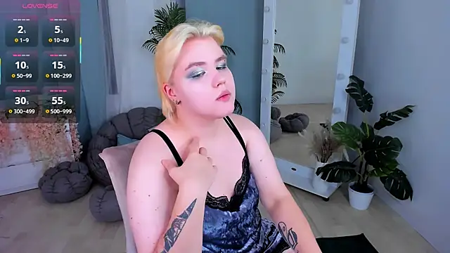 roxie luna online show from October 10, 3:39 pm