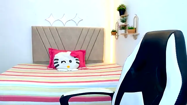 zara cute online show from May 19, 12:12 pm