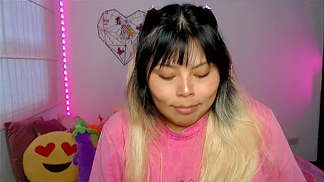 EllieMoonX online show from May 8, 10:55 pm