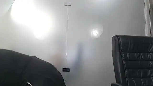 YaraXCox online show from April 9, 6:30 am