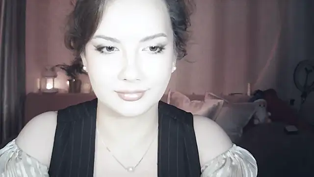 MoodieMira online show from May 17, 7:02 pm