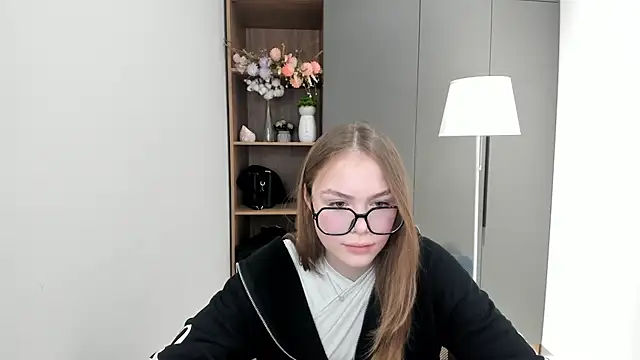 HienBaisey online show from October 10, 3:22 am