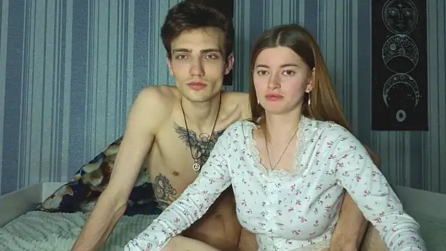 EmiliaCouple online show from May 20, 11:51 am