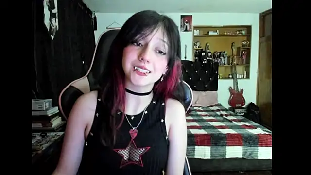 Maki Zein  online show from May 10, 4:03 am