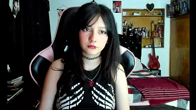 Maki Zein  online show from May 29, 11:46 pm
