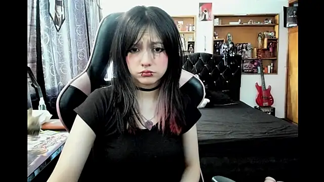 Maki Zein  online show from January 18, 6:59 pm