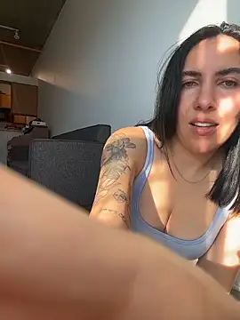 Lolathebaddie online show from December 1, 4:31 pm