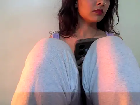 queen- nazia online show from January 11, 8:03 pm