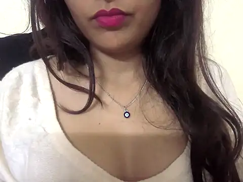 queen- nazia online show from January 7, 6:33 pm