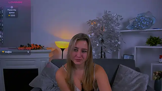 Lulu   Moon online show from November 3, 6:50 am