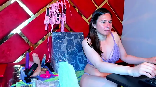 Kylie Bloom online show from May 5, 11:19 pm