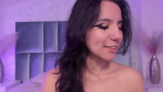 HollyPeach online show from March 31, 7:36 pm