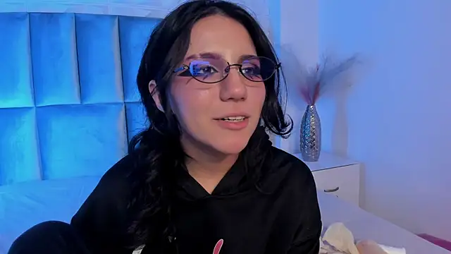 HollyPeach online show from May 23, 1:59 am