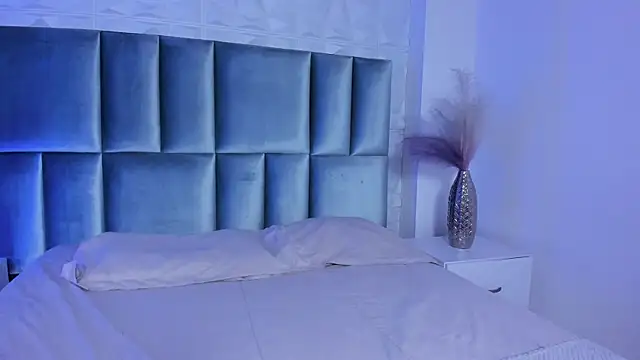 HollyPeach online show from May 3, 4:54 pm