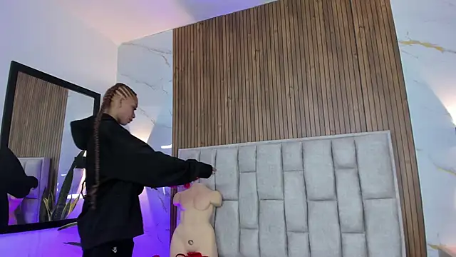 Sassha ferrer online show from December 3, 8:00 pm