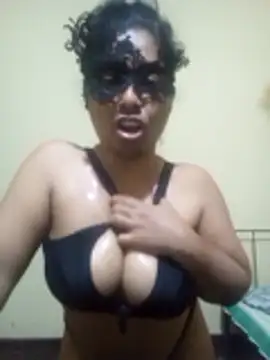 Expose Queen online show from January 13, 6:12 pm