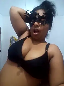 Expose Queen online show from May 10, 5:26 pm