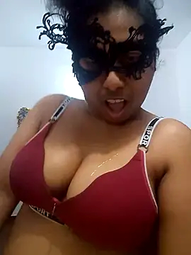 Expose Queen online show from May 22, 6:50 pm