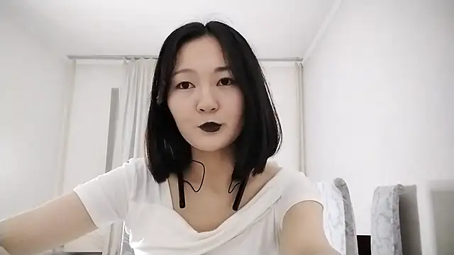 Lyndasilk online show from October 31, 3:05 pm