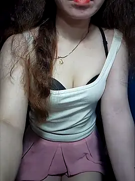 LeanaLy online show from November 9, 12:05 am