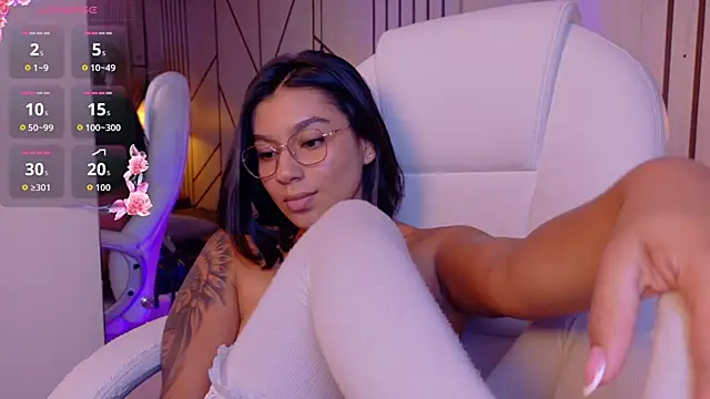 AlyssaRay online show from May 6, 5:17 pm