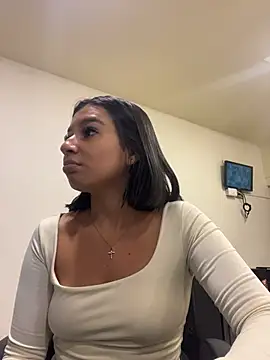 AlyssaRay online show from May 18, 4:02 pm
