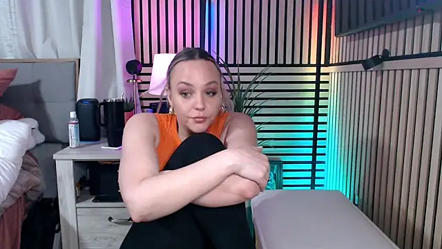 sofiahothead online show from April 13, 2:02 am