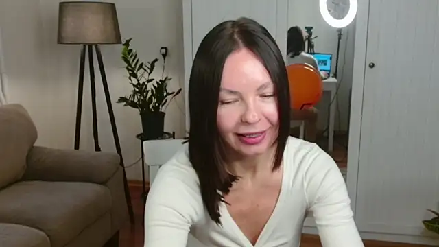 LittleNicolee online show from November 7, 1:28 pm