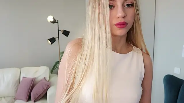 sandy-the-squirrel2 online show from October 20, 7:33 am