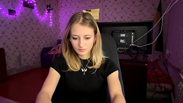 AmeliLia online show from March 25, 3:48 pm