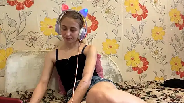 AmeliLia online show from April 3, 11:30 am