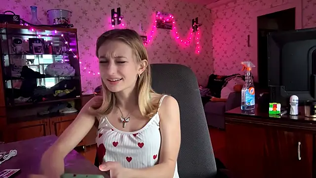 AmeliLia online show from March 20, 2:55 pm