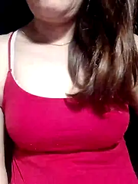 YiyinLy online show from May 21, 9:24 pm