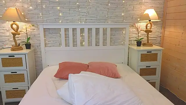 Soft Lilly online show from February 9, 6:15 am