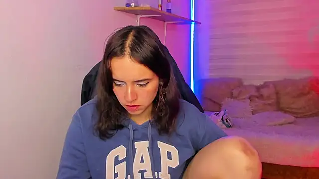 Emily Lindey online show from October 20, 3:42 am