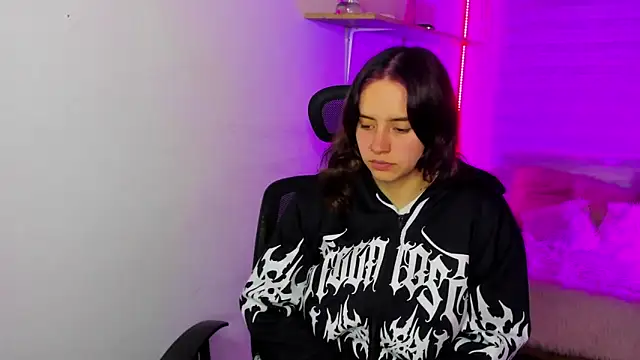 Emily Lindey online show from November 30, 3:21 am