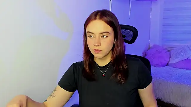 Emily Lindey online show from December 17, 3:33 am