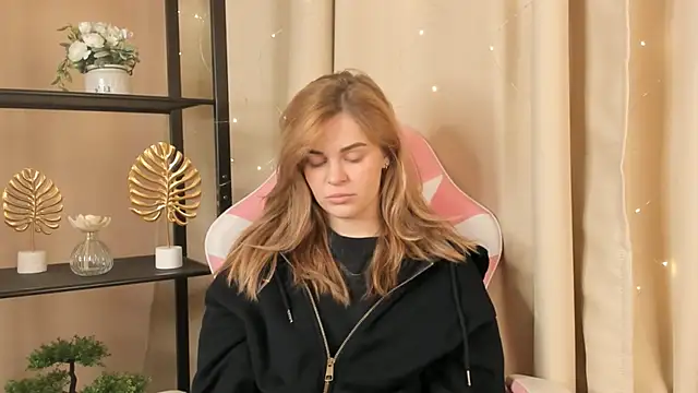 ShawnaBirge online show from October 15, 8:28 am