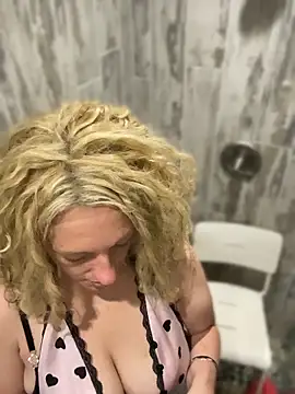 queenkelly1234 online show from May 14, 10:26 pm