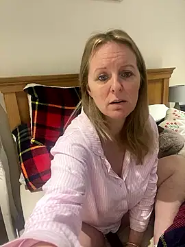 madamlillyrose online show from January 10, 11:26 am