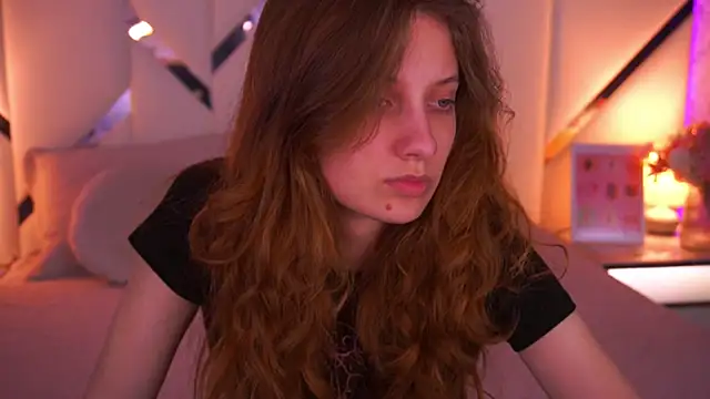 CuteeFoxy online show from May 11, 1:24 pm
