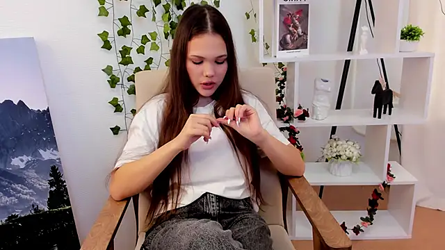 LynnaLowrance online show from October 15, 5:43 am