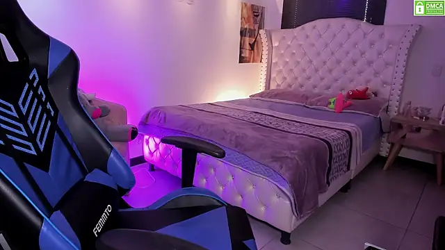 Bluepaula online show from November 4, 3:50 pm