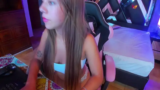 Lily CuteBoobs online show from April 6, 11:44 am