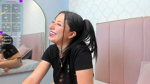 JuliethCruz  online show from May 1, 9:40 pm