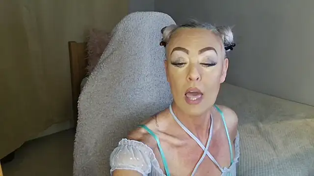 TheOGMiaMystique online show from May 27, 8:50 pm