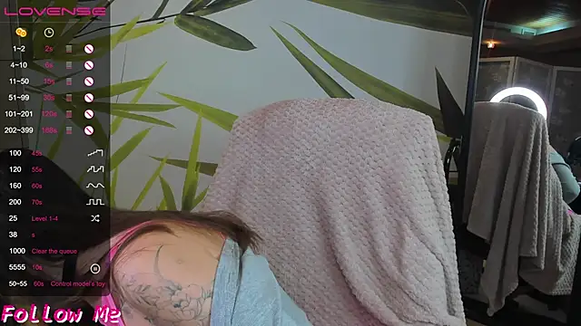 honeybuns lizzy online show from November 14, 12:10 am