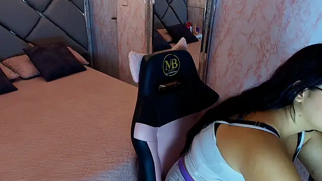 scarlett montoya online show from January 10, 1:05 pm