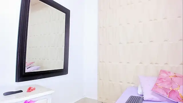 Alanna miaw online show from December 1, 8:40 am